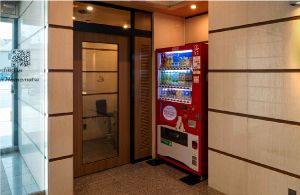 喫煙ブース／飲料自動販売機